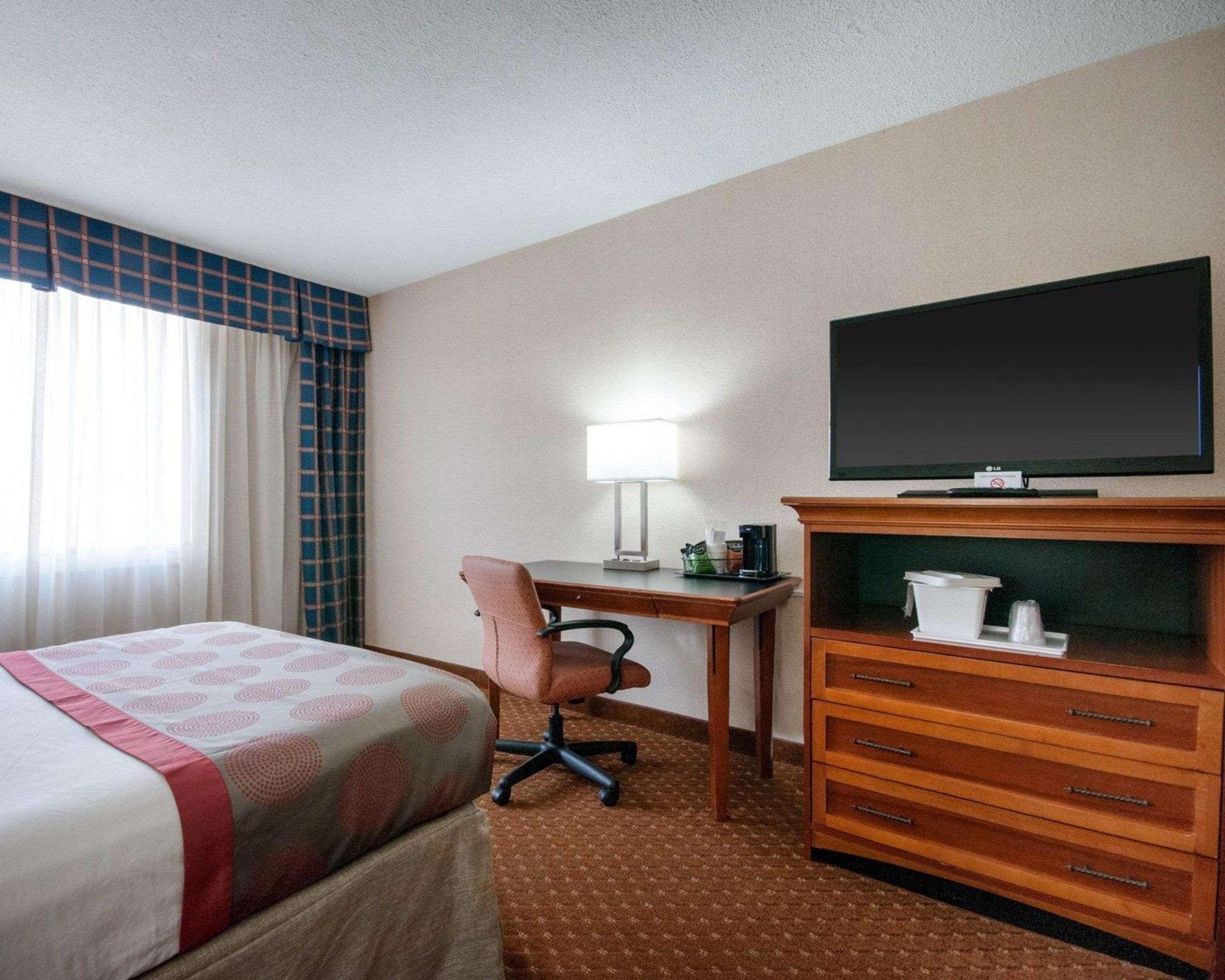 Rodeway Inn Indianapolis I-70 Exterior photo