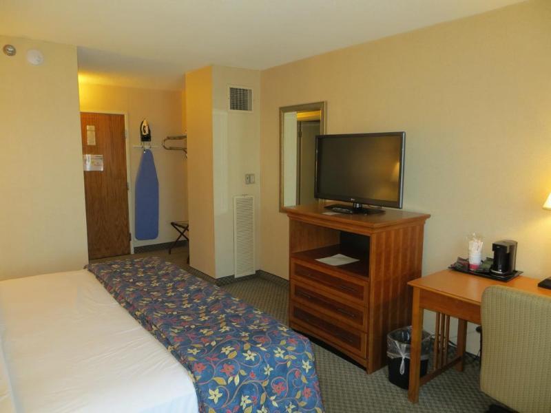 Rodeway Inn Indianapolis I-70 Exterior photo