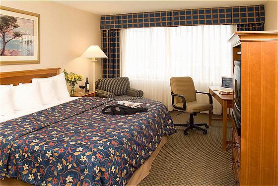 Rodeway Inn Indianapolis I-70 Room photo